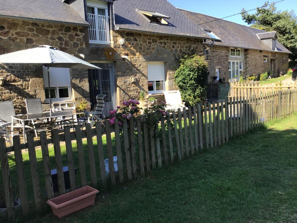 La Ville - Les Petits Champs Buais-les-Monts Exterior photo