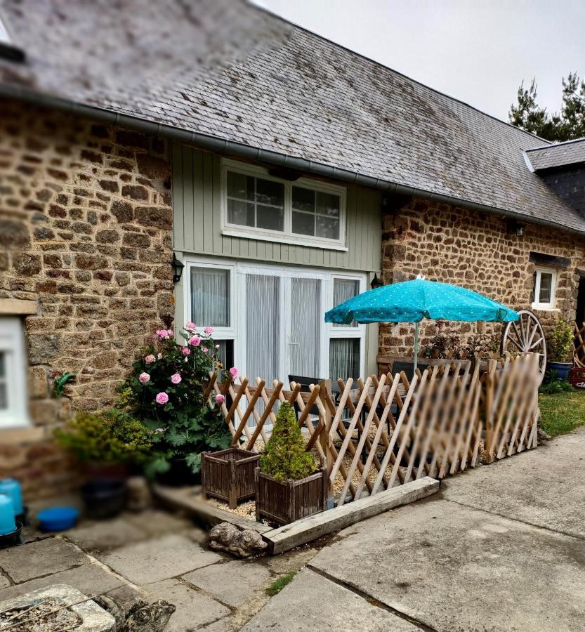 La Ville - Les Petits Champs Buais-les-Monts Exterior photo